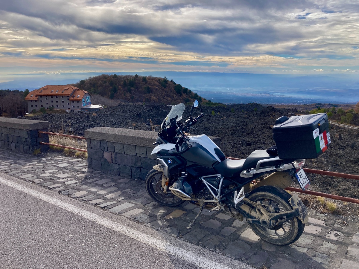 Pod Etną w środku zimy. Motocyklowy długi weekend na Sycylii