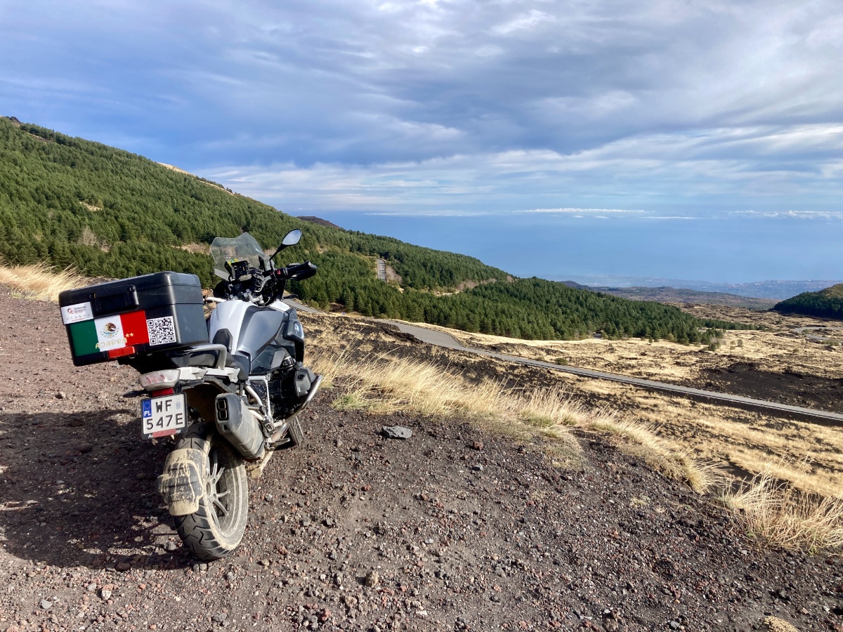 Pod Etną w środku zimy. Motocyklowy długi weekend na Sycylii