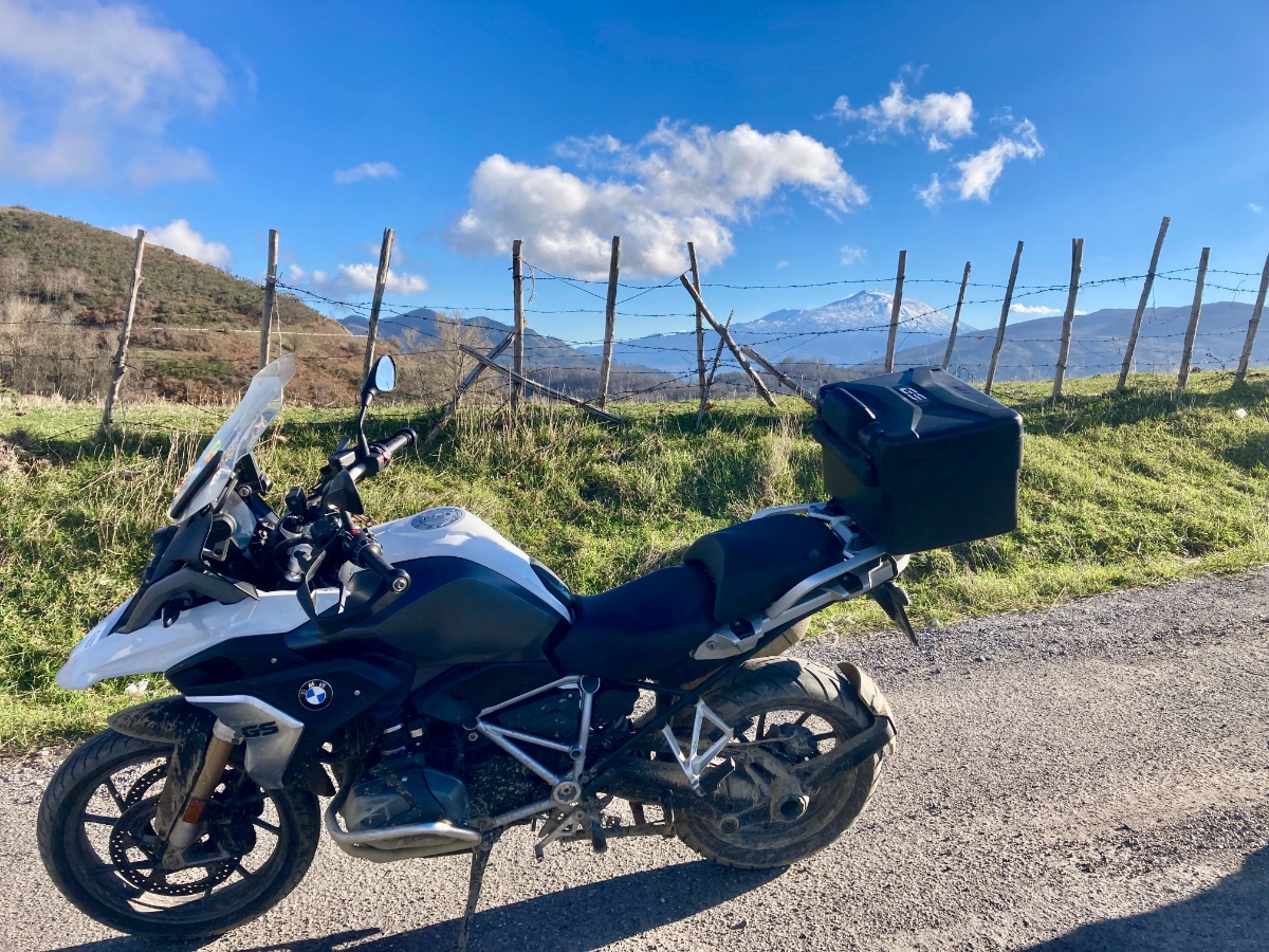 Pod Etną w środku zimy. Motocyklowy długi weekend na Sycylii