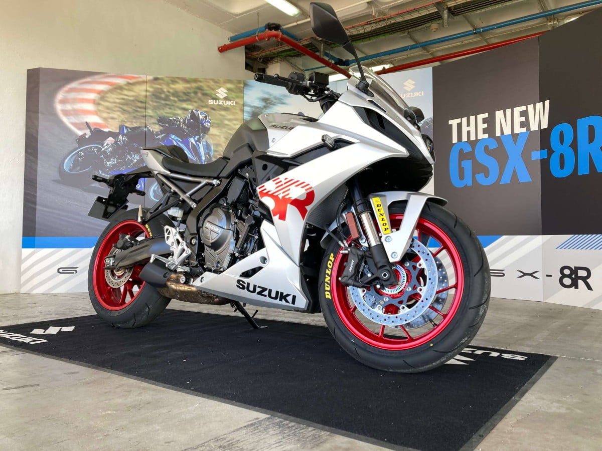 Opony Dunlop SportSmart TT na pierwszy montaż w Suzuki GSX-8R. Sportowe osiągi i turystyczny komfort