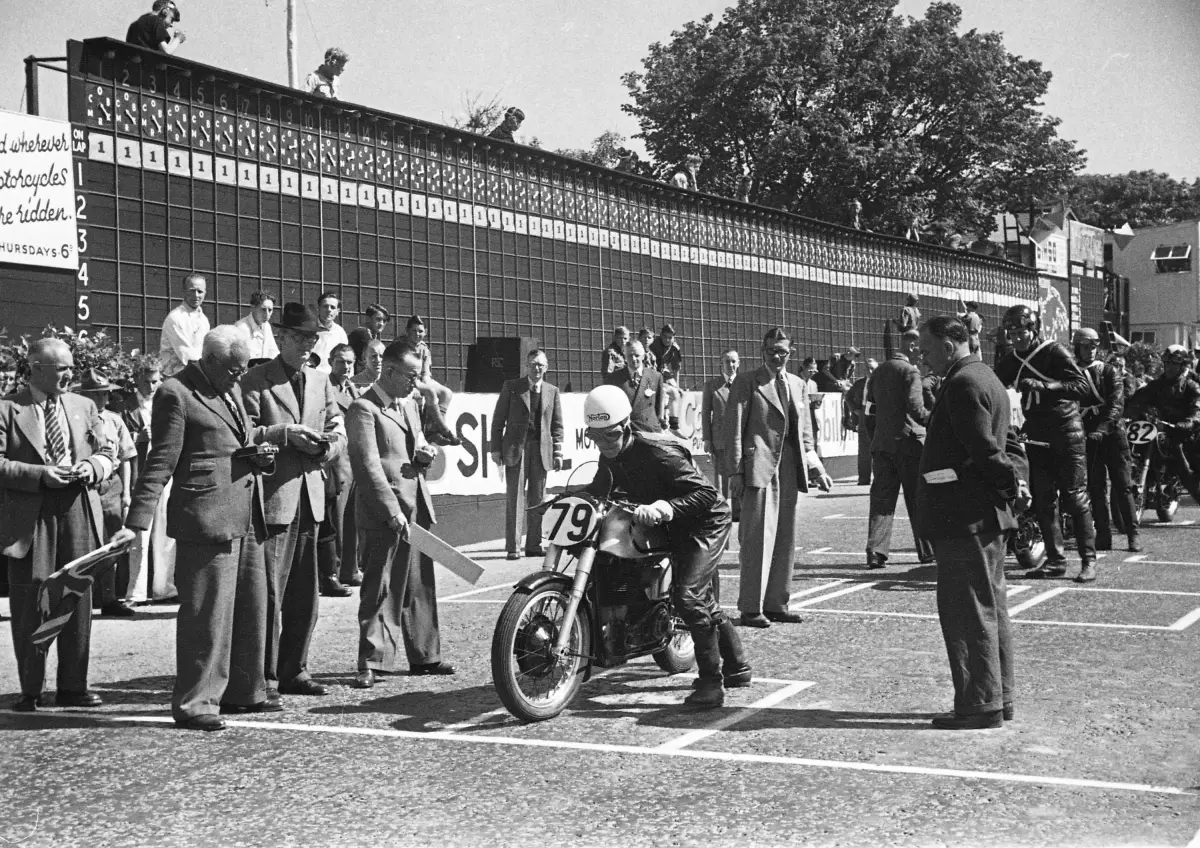 Nie tylko zabytkowe motocykle brytyjskie &ndash; najważniejsze angielskie marki, producenci, historia, do kogo dziś należą. Część 1 [Excelsior, Royal Enfield, Norton, AJS]