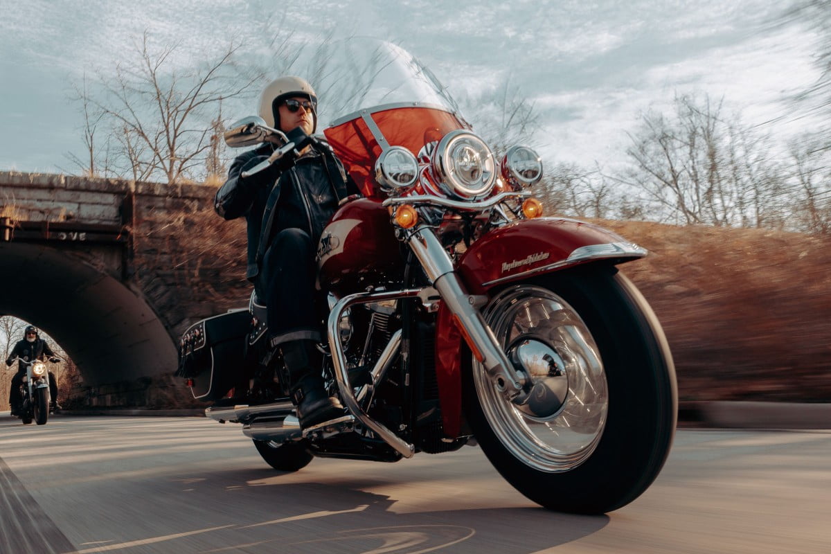 Kultowe ikony Harleya. Premiera modelu Hydra-Glide Revival w limitowanej serii i maszyn Tobacco Fade Enthusiast podczas Daytona Bike Week