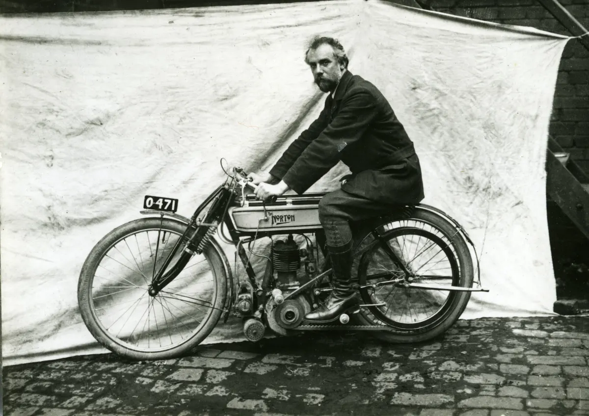 Nie tylko zabytkowe motocykle brytyjskie &ndash; najważniejsze angielskie marki, producenci, historia, do kogo dziś należą. Część 1 [Excelsior, Royal Enfield, Norton, AJS]
