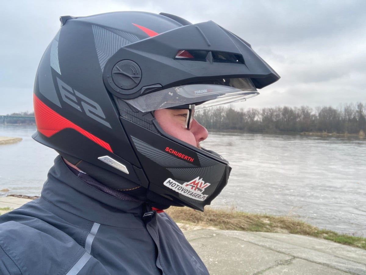 Jaki kask do okular&oacute;w, jakie okulary do kasku? Czy w okularach korekcyjnych można jeździć motocyklem? Jak zakładać i nosić?