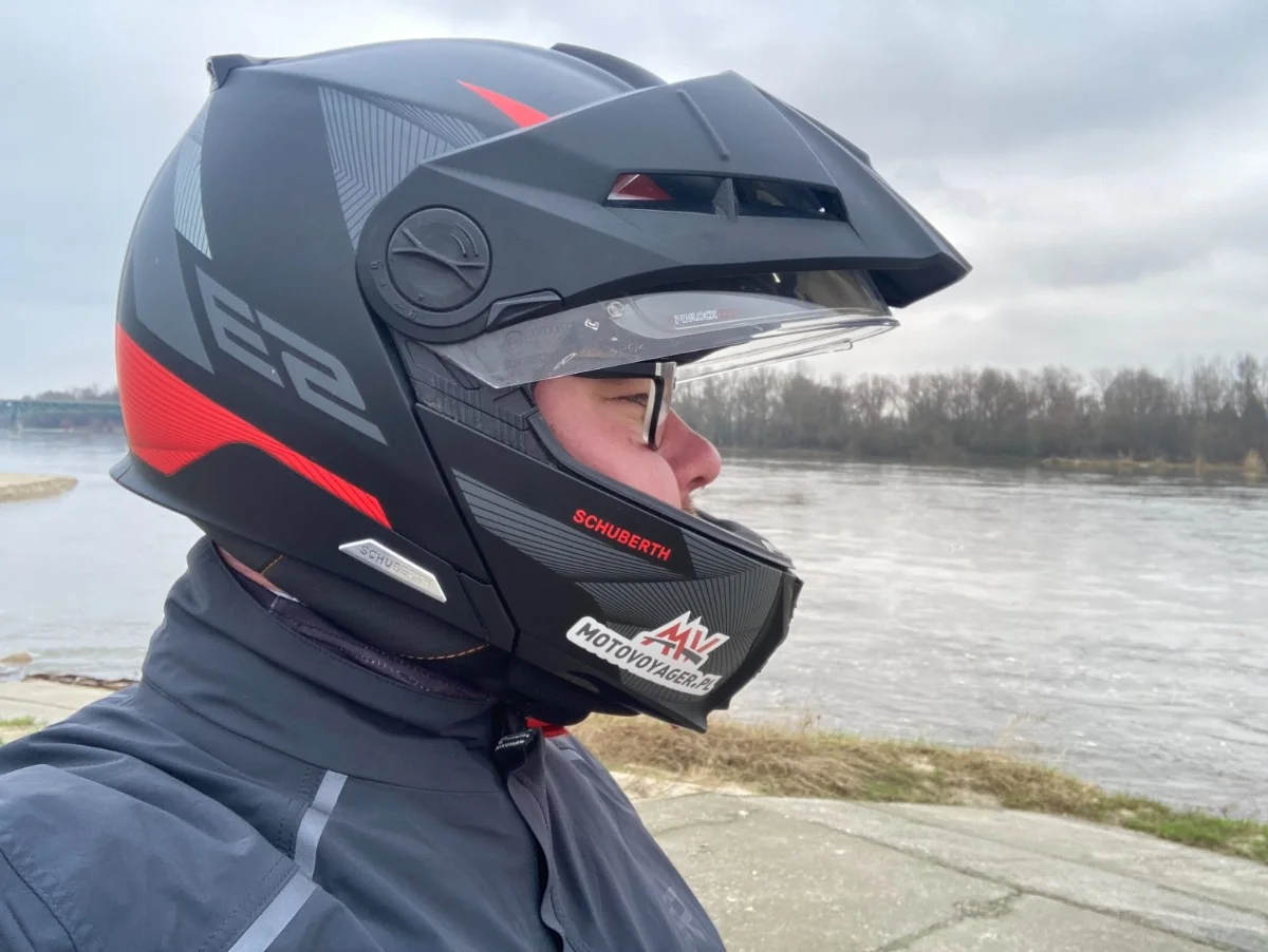 Jaki kask do okular&oacute;w, jakie okulary do kasku? Czy w okularach korekcyjnych można jeździć motocyklem? Jak zakładać i nosić?