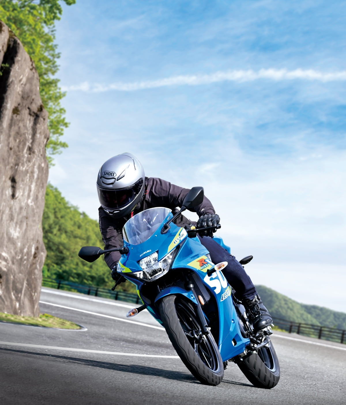 Co kupić &ndash; motocykl czy skuter 125 cm3? Co jest szybsze, co wygodniejsze, a co lepiej się prowadzi? Czy w og&oacute;le jest sens kupować 125-tkę na kat. B?