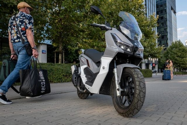 BARTON X-TRAIL 125 ABS &ndash; miejski skuter – wszędołaz na prawo jazdy kategorii B [dane techniczne, opis, cena]