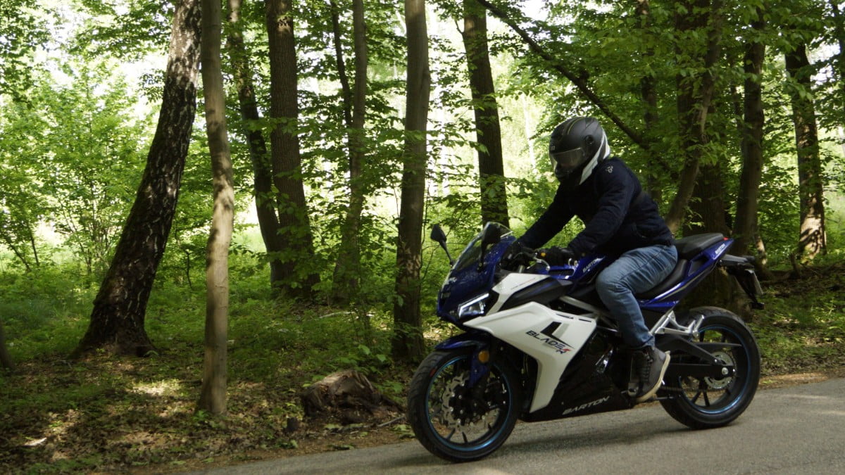 Dobry start sezonu. Motocykle i skutery 125 cm3 marki Barton teraz z pakietem akcesori&oacute;w o wartości 1000 zł!