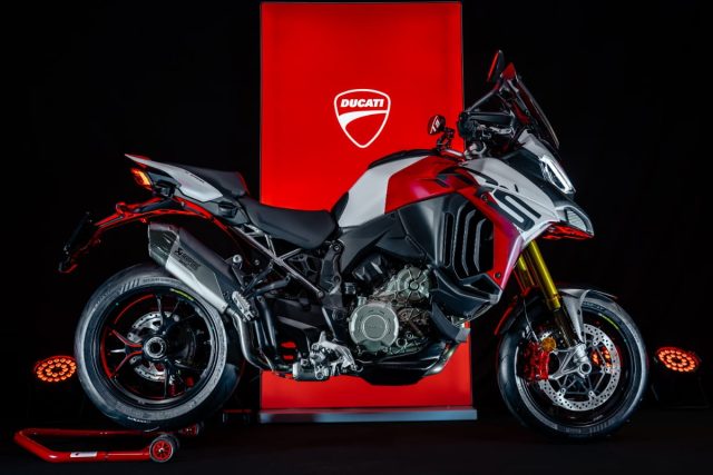 Wielkie otwarcie motocyklowego dealerstwa Ducati w Poznaniu – Smorawiński wjeżdża w sezon z czerwonym impetem!