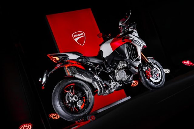 Wielkie otwarcie motocyklowego dealerstwa Ducati w Poznaniu – Smorawiński wjeżdża w sezon z czerwonym impetem!