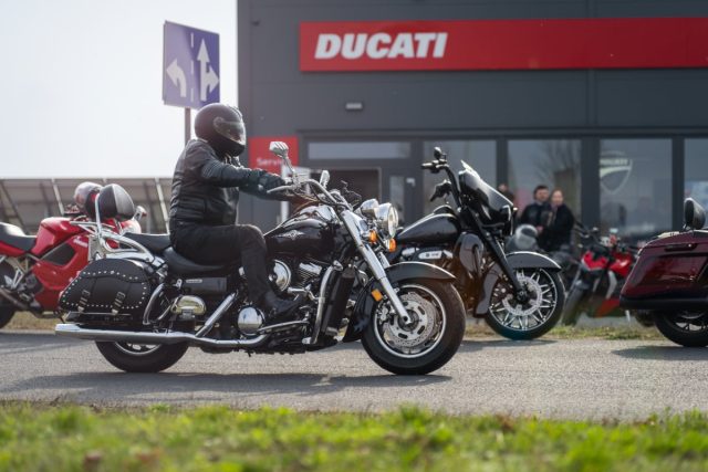 Wielkie otwarcie motocyklowego dealerstwa Ducati w Poznaniu – Smorawiński wjeżdża w sezon z czerwonym impetem!