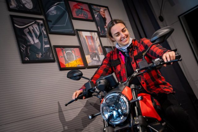 Wielkie otwarcie motocyklowego dealerstwa Ducati w Poznaniu – Smorawiński wjeżdża w sezon z czerwonym impetem!