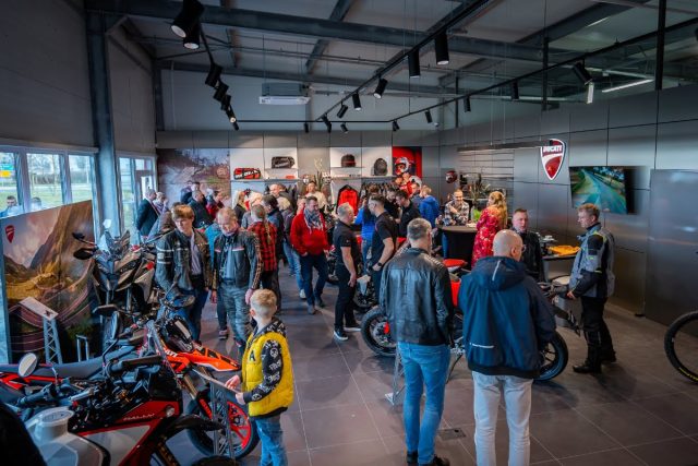 Wielkie otwarcie motocyklowego dealerstwa Ducati w Poznaniu – Smorawiński wjeżdża w sezon z czerwonym impetem!