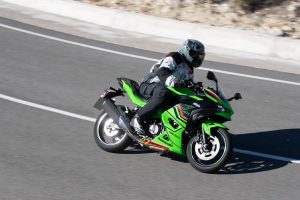 Kawasaki Ninja 500 Z500 test dane techniczne opinia 2024 wady zalety 12
