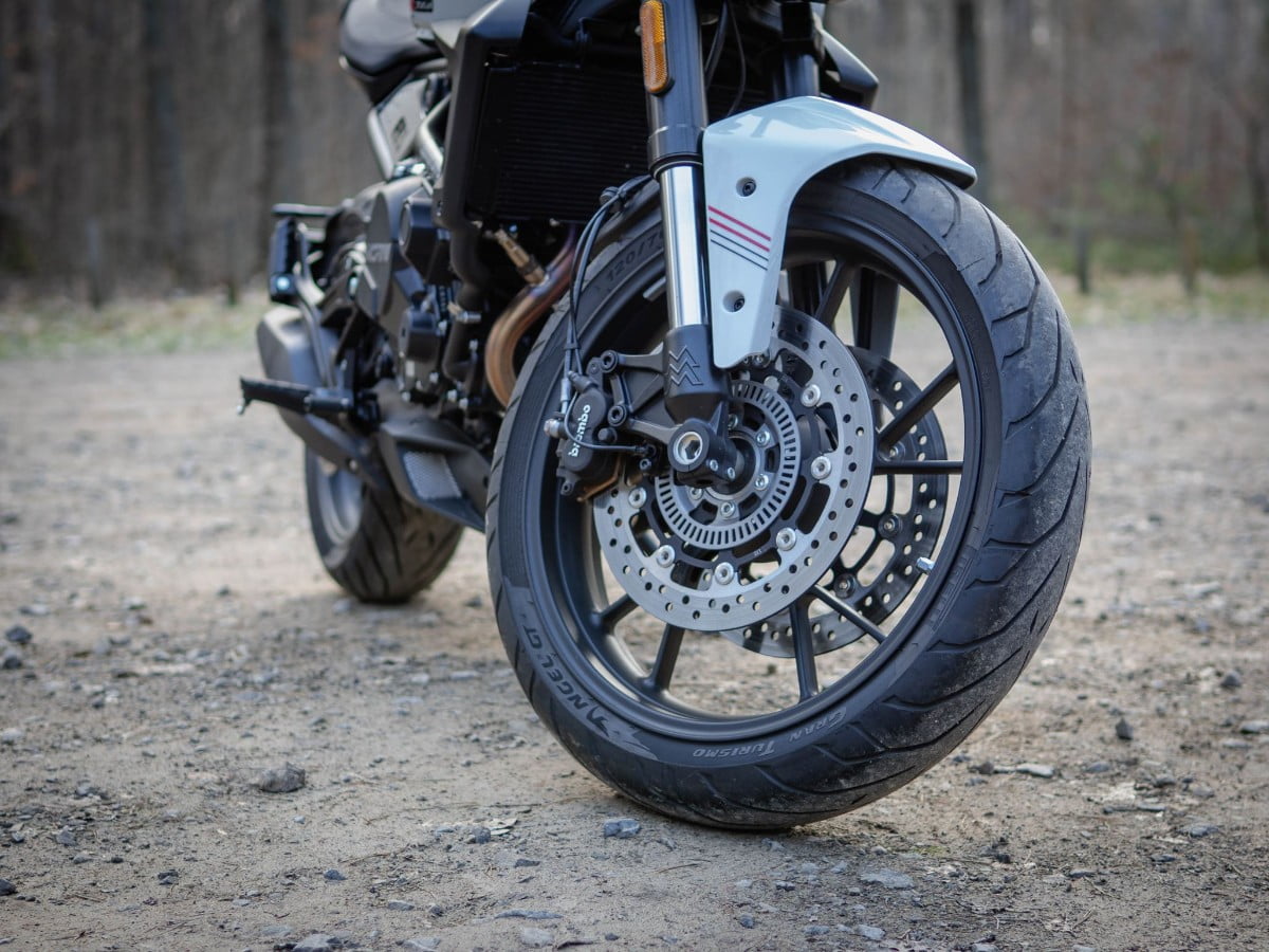 Moto Morini Seiemmezzo STR. Zwinny, uniwersalny, kuszący [test, recenzja, opinia, dane techniczne, cena, 2024, A2]