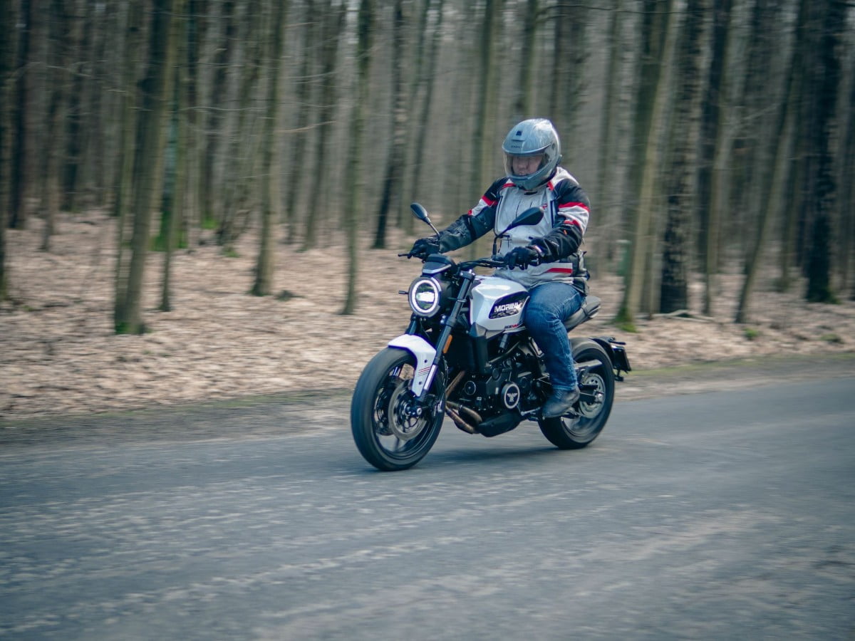 Moto Morini Seiemmezzo STR. Zwinny, uniwersalny, kuszący [test, recenzja, opinia, dane techniczne, cena, 2024, A2]