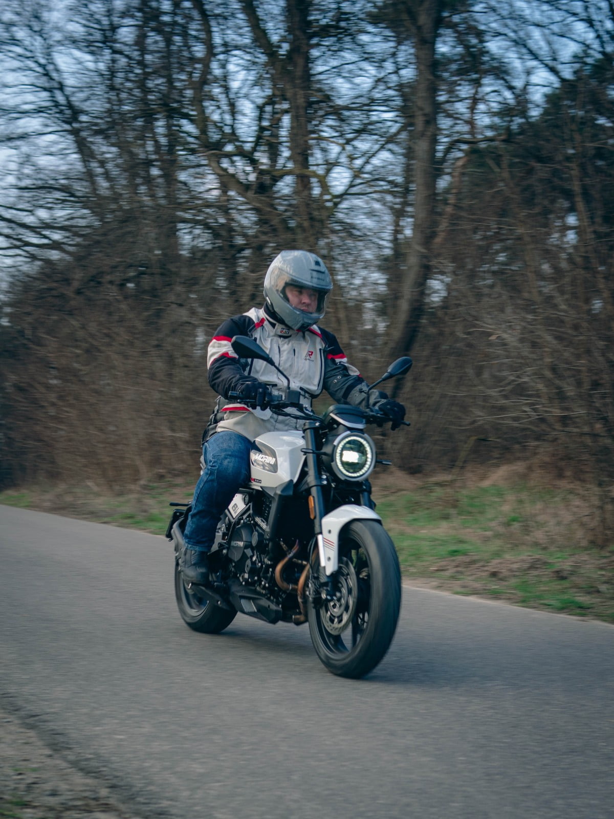 Moto Morini Seiemmezzo STR. Zwinny, uniwersalny, kuszący [test, recenzja, opinia, dane techniczne, cena, 2024, A2]