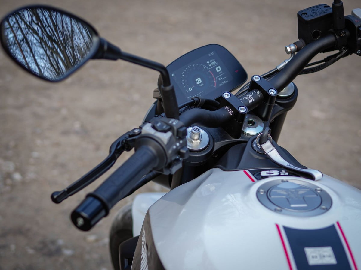 Moto Morini Seiemmezzo STR. Zwinny, uniwersalny, kuszący [test, recenzja, opinia, dane techniczne, cena, 2024, A2]