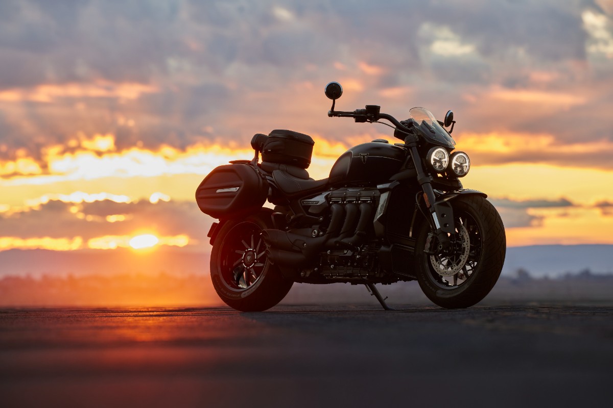 Nadchodzi burza znad Anglii. Triumph prezentuje dwa nowe modele: Rocket 3 Storm R i Rocket 3 Storm GT [dane techniczne, cena]