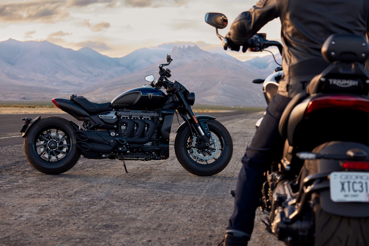 Nadchodzi burza znad Anglii. Triumph prezentuje dwa nowe modele: Rocket 3 Storm R i Rocket 3 Storm GT [dane techniczne, cena]