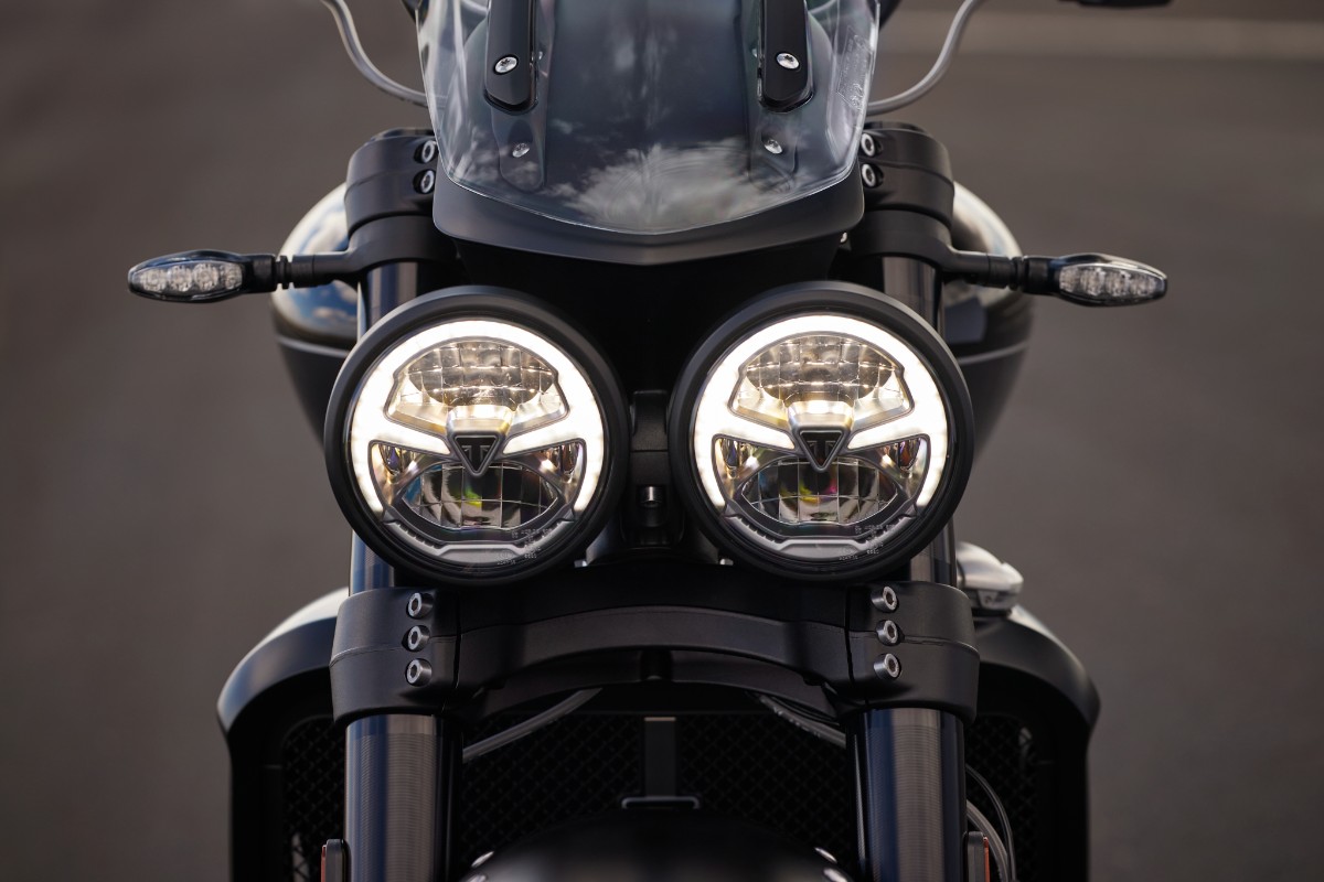 Nadchodzi burza znad Anglii. Triumph prezentuje dwa nowe modele: Rocket 3 Storm R i Rocket 3 Storm GT [dane techniczne, cena]
