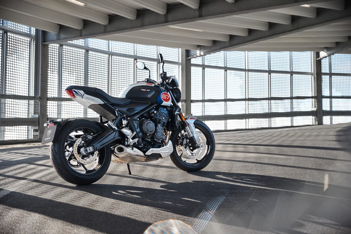 Triumph Trident 660 Triple Tribute &ndash; historyczne malowanie i smaczne dodatki [dane techniczne, cena]