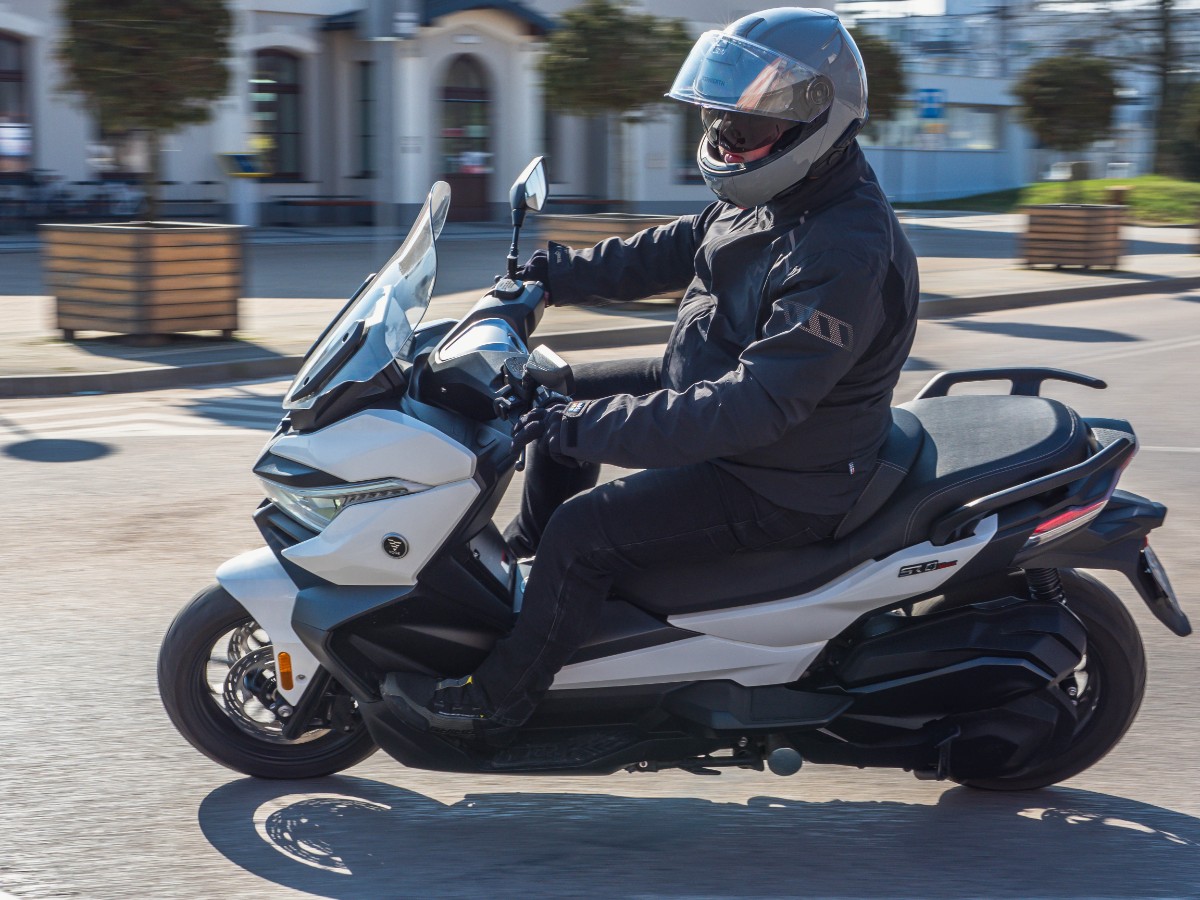 Voge SR4 Max &ndash; z kamerą wśr&oacute;d miejskich zwierząt [maxiskuter, test, opinia, recenzja, dane techniczne, cena]