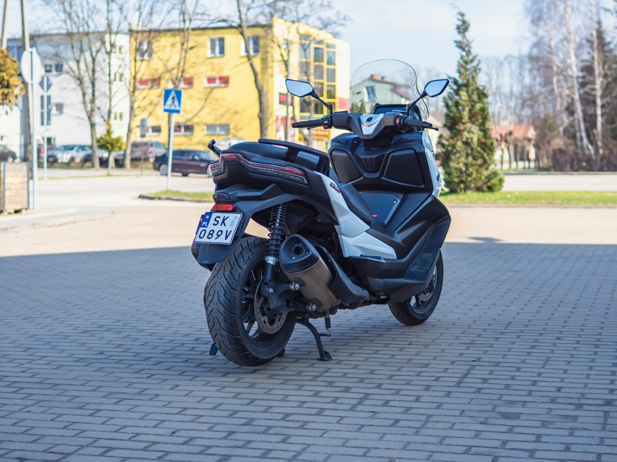 Voge SR4 Max &ndash; z kamerą wśr&oacute;d miejskich zwierząt [maxiskuter, test, opinia, recenzja, dane techniczne, cena]