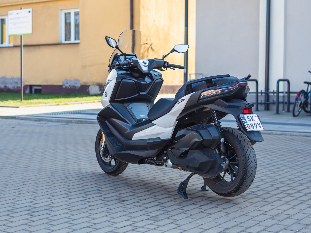 Voge SR4 Max &ndash; z kamerą wśr&oacute;d miejskich zwierząt [maxiskuter, test, opinia, recenzja, dane techniczne, cena]