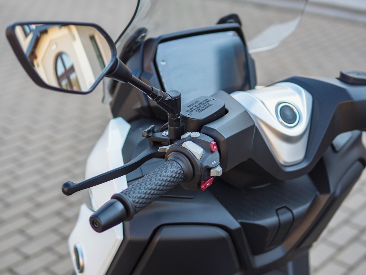 Voge SR4 Max &ndash; z kamerą wśr&oacute;d miejskich zwierząt [maxiskuter, test, opinia, recenzja, dane techniczne, cena]