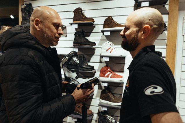 Jak ubrać się na motocykl? Może w niemieckiego Helda? Sprawdziliśmy jak to jest robione!