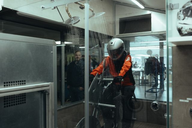 Jak ubrać się na motocykl? Może w niemieckiego Helda? Sprawdziliśmy jak to jest robione!