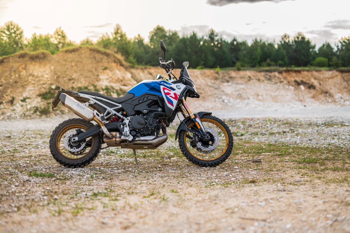 BMW F 900 GS. Precyzyjne niemieckie narzędzie szosowo-offroadowe [test, recenzja, opinia, dane techniczne, cena, ile waży, 2024]