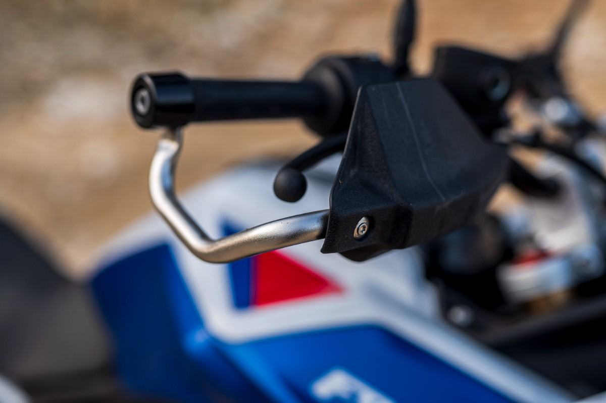 BMW F 900 GS. Precyzyjne niemieckie narzędzie szosowo-offroadowe [test, recenzja, opinia, dane techniczne, cena, ile waży, 2024]