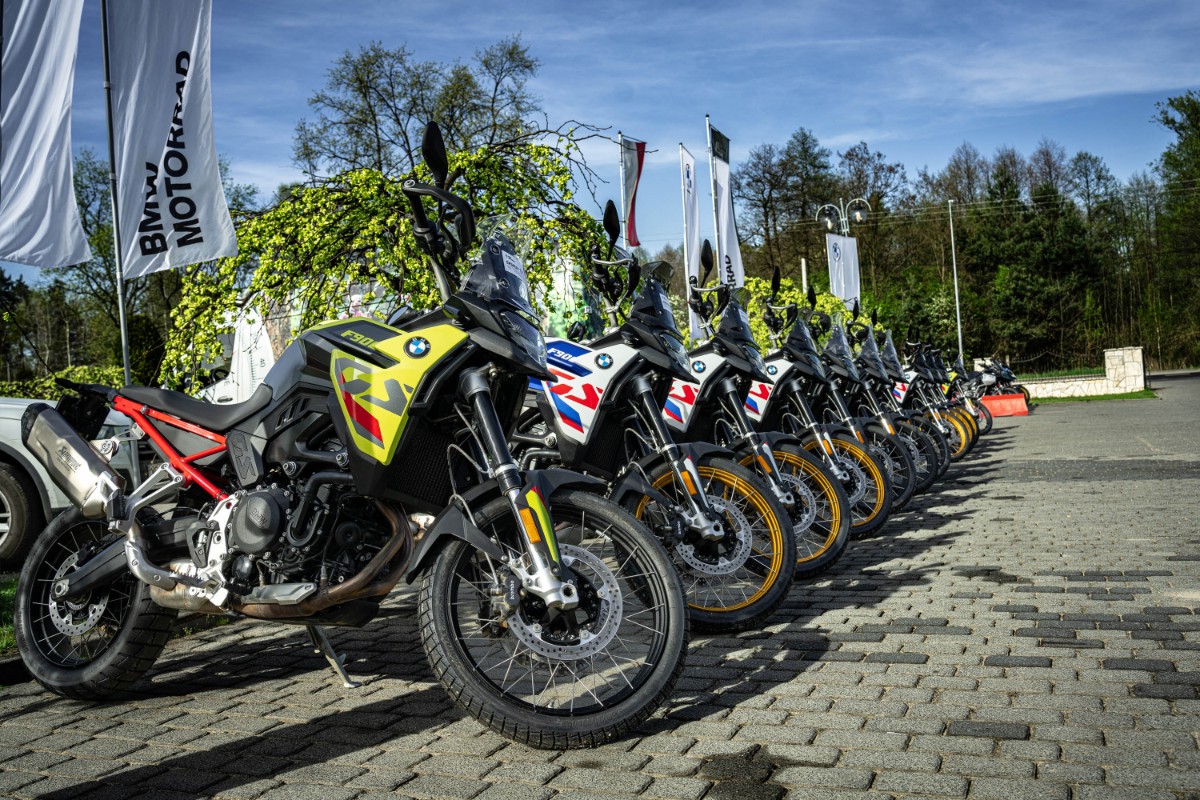 BMW F 900 GS. Precyzyjne niemieckie narzędzie szosowo-offroadowe [test, recenzja, opinia, dane techniczne, cena, ile waży, 2024]