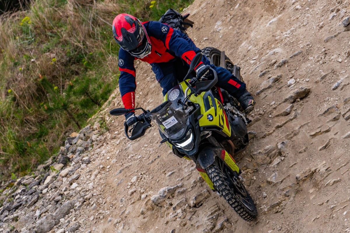 BMW F 900 GS. Precyzyjne niemieckie narzędzie szosowo-offroadowe [test, recenzja, opinia, dane techniczne, cena, ile waży, 2024]