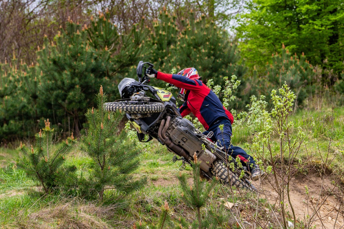 BMW F 900 GS. Precyzyjne niemieckie narzędzie szosowo-offroadowe [test, recenzja, opinia, dane techniczne, cena, ile waży, 2024]