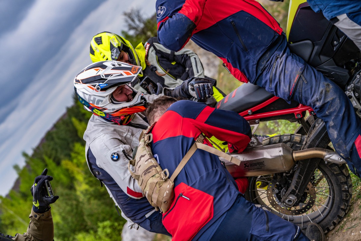 BMW F 900 GS. Precyzyjne niemieckie narzędzie szosowo-offroadowe [test, recenzja, opinia, dane techniczne, cena, ile waży, 2024]