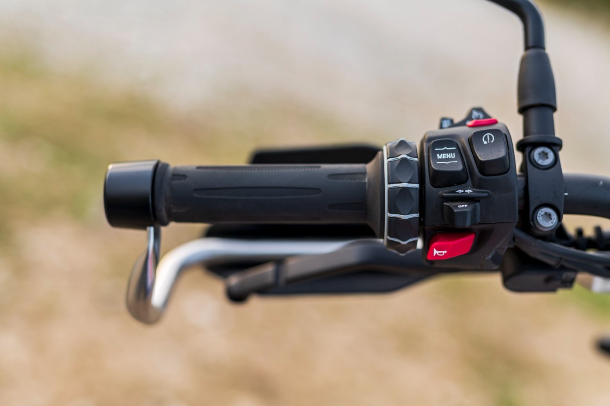 BMW F 900 GS. Precyzyjne niemieckie narzędzie szosowo-offroadowe [test, recenzja, opinia, dane techniczne, cena, ile waży, 2024]