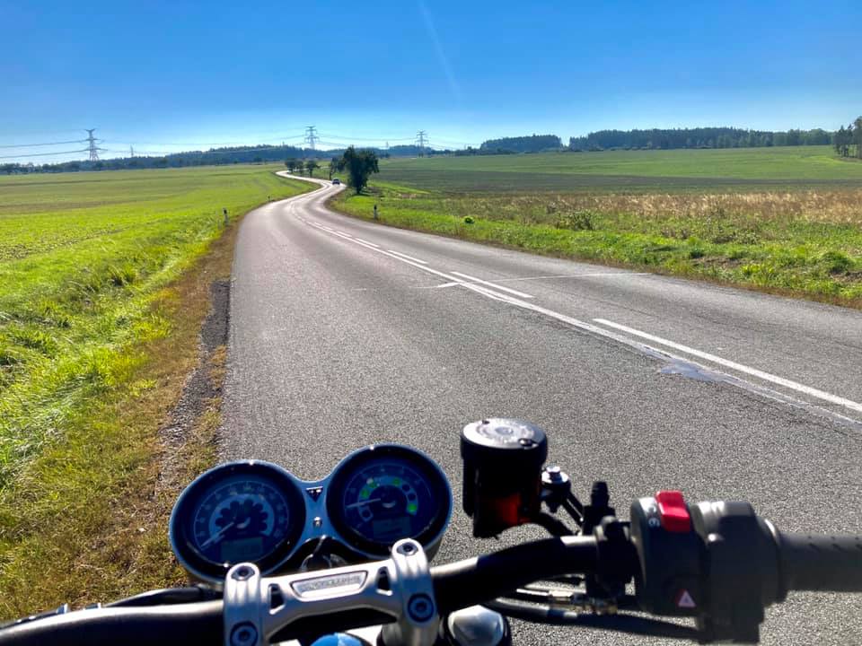 Jedna miejscowość, dwa wypadki śmiertelne tego samego dnia! Ograniczenia prędkości, ogromne mandaty, zatrzymywane prawka, a motocykliści nadal giną na drogach