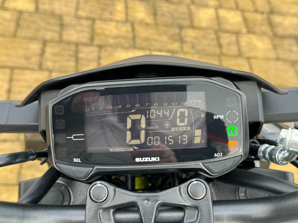 Suzuki GSX-S125. Japoński motocykl 125 cm3 dla młodzieży i dorosłych, dla chłopaka i dziewczyny [test, dane techniczne, cena, opinia recenzja, naked]