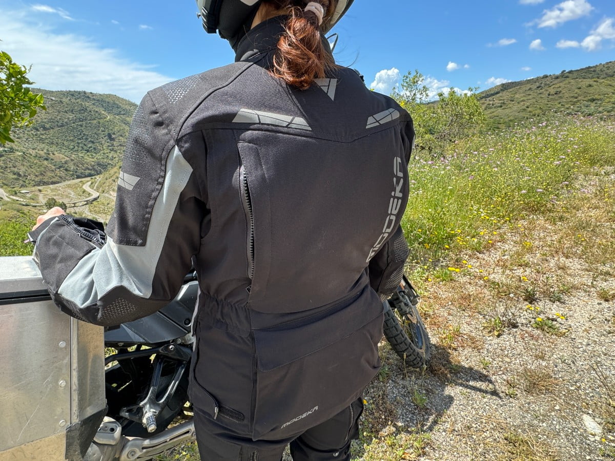 Lecimy tam, gdzie ciepło. Jak ekonomicznie spakować się na motocyklowy wyjazd&hellip; samolotem [jak się ubrać, co zabrać, poradnik]