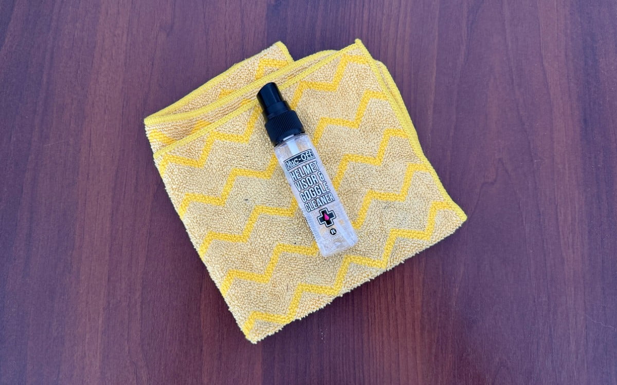 Lecimy tam, gdzie ciepło. Jak ekonomicznie spakować się na motocyklowy wyjazd&hellip; samolotem [jak się ubrać, co zabrać, poradnik]