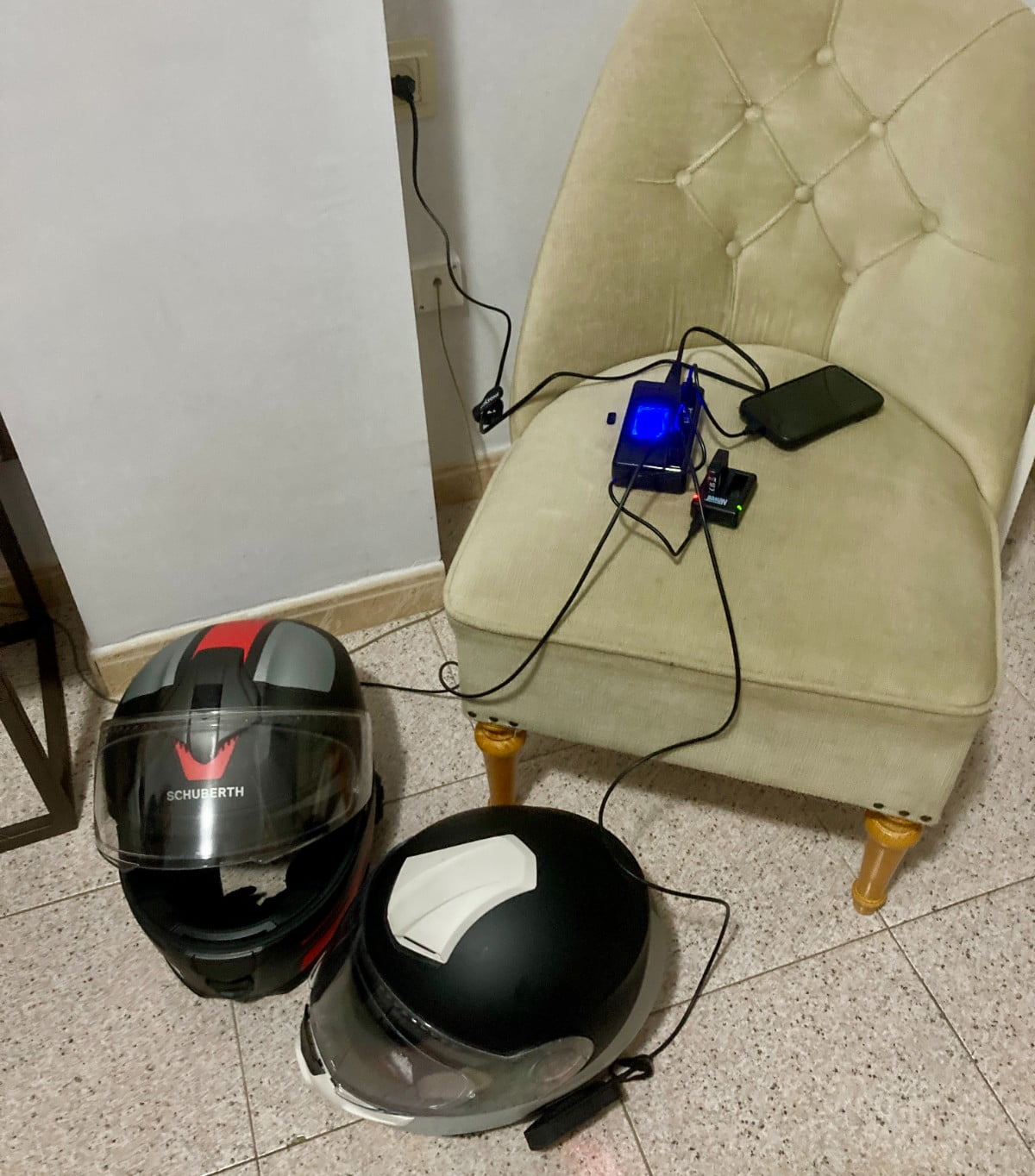 Lecimy tam, gdzie ciepło. Jak ekonomicznie spakować się na motocyklowy wyjazd&hellip; samolotem [jak się ubrać, co zabrać, poradnik]