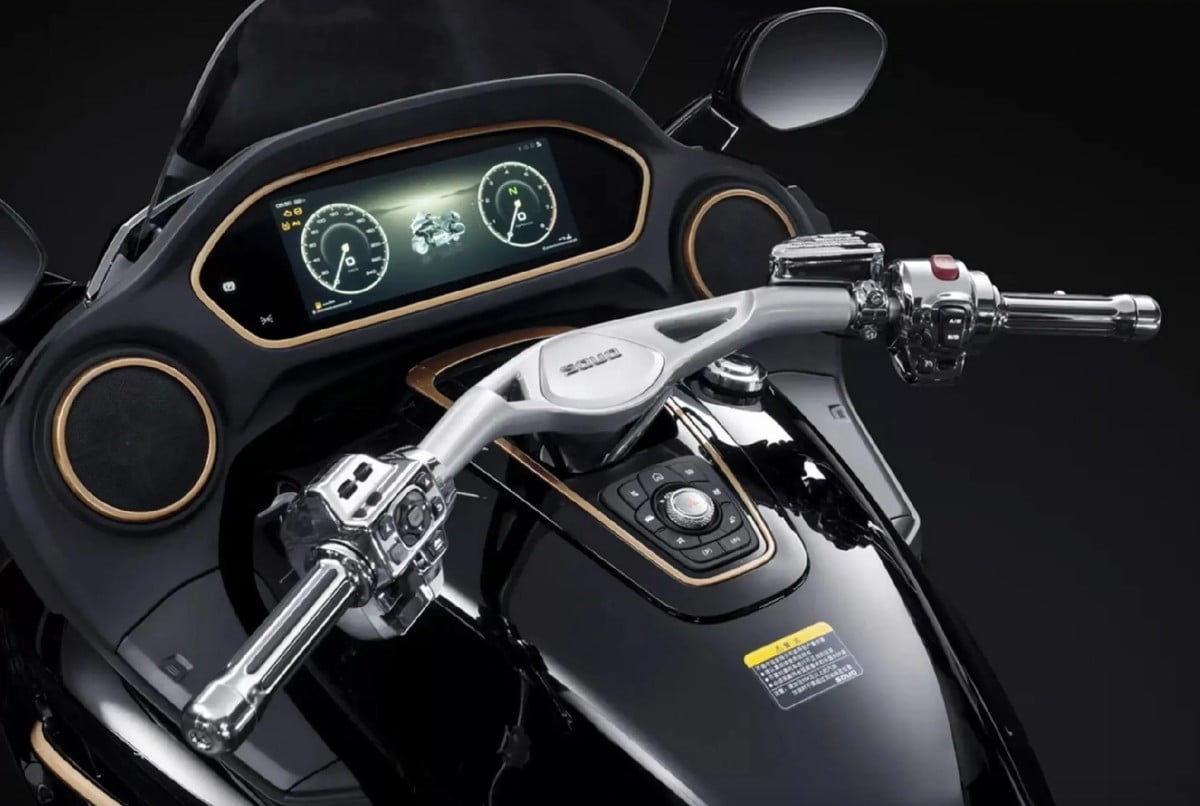 Osiem cylindr&oacute;w, nieskończony luksus. Oto Souo S 2000 ST &ndash; chiński rywal Gold Winga