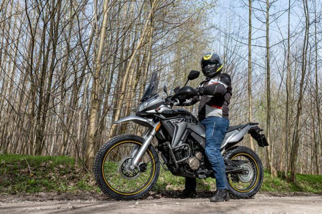 Kask szczękowy NOS NS8 &ndash; opinia po kilku miesiącach codziennego testowania [test, cena, opis]