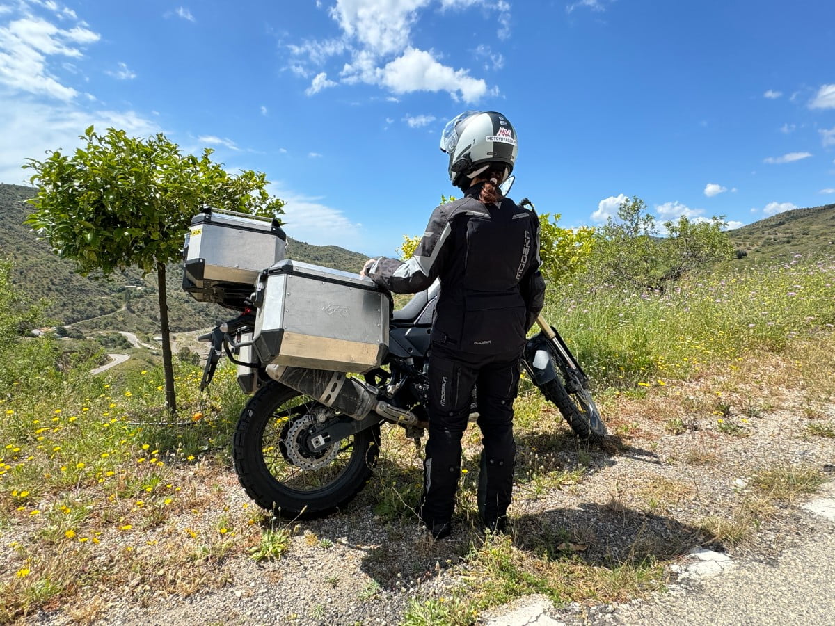 Damski zestaw Modeka Hydron Lady &ndash; kurtka i spodnie motocyklowe na każdą pogodę [test, opinia, recenzja, cena, 2024]