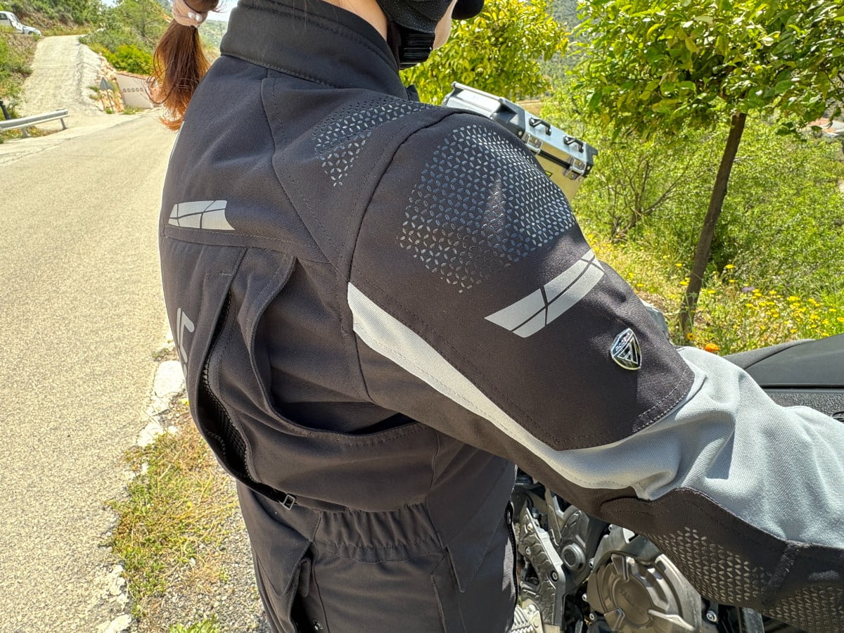 Damski zestaw Modeka Hydron Lady &ndash; kurtka i spodnie motocyklowe na każdą pogodę [test, opinia, recenzja, cena, 2024]