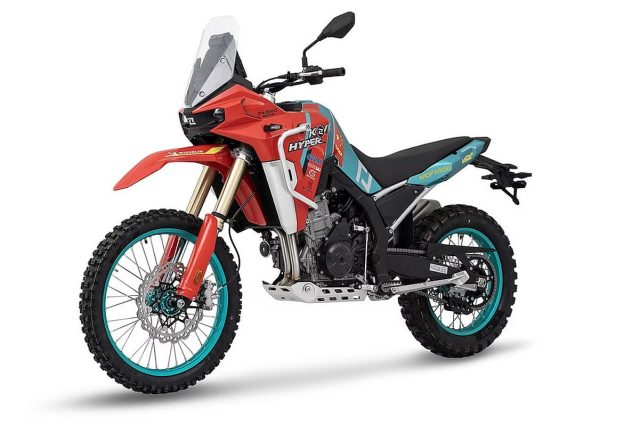 Poznajcie nowe KOVE 800 X Super Adventure – szosową wersję z kanapą bliżej ziemi! Chińczycy się nie zatrzymują!