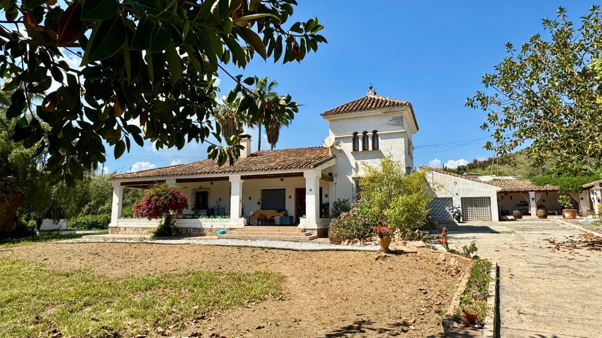 Andaluzja motocyklem. Z czego słynie południe Hiszpanii i kt&oacute;re trasy są najlepsze? Część 1 [Malaga, Otivar, Nerja, Sierra Nevada, Trevelez]